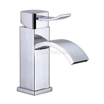 Lubang tunggal Kuningan Vanity Basin Mixer Faucet